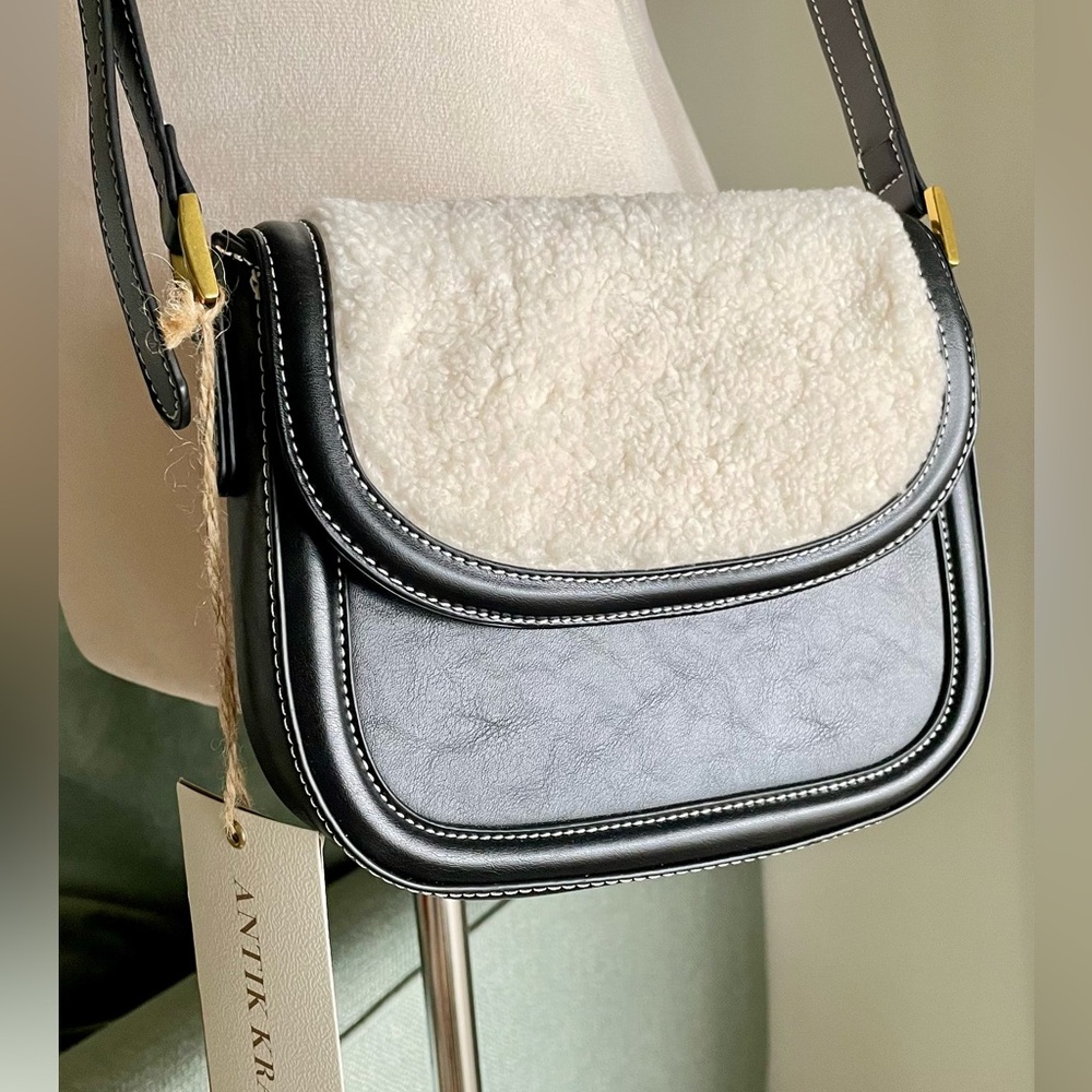 Antik Kraft Crossbody Bag